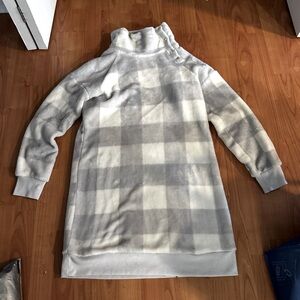 Super cozy. Hardly worn as it was a bit too snug for me